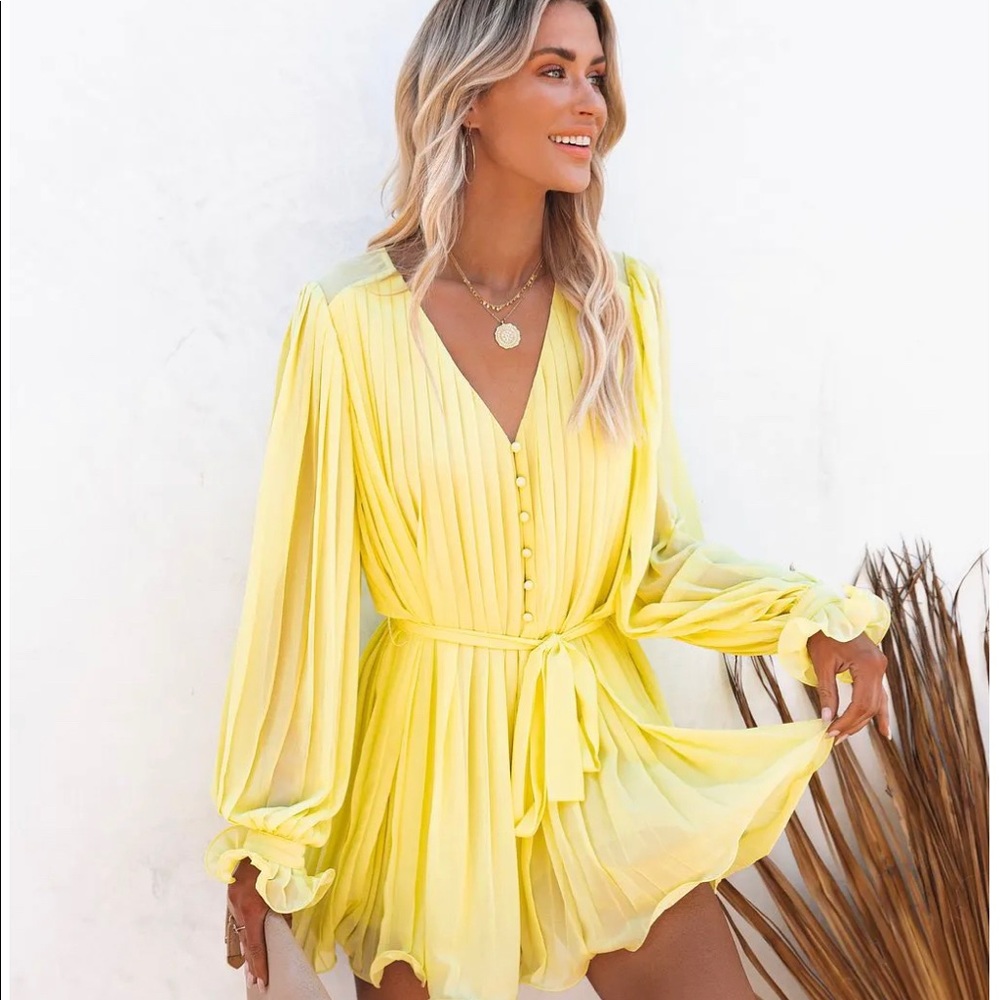 Vici NWT FOUND LOVE PLEATED ROMPER - YELLOW - M